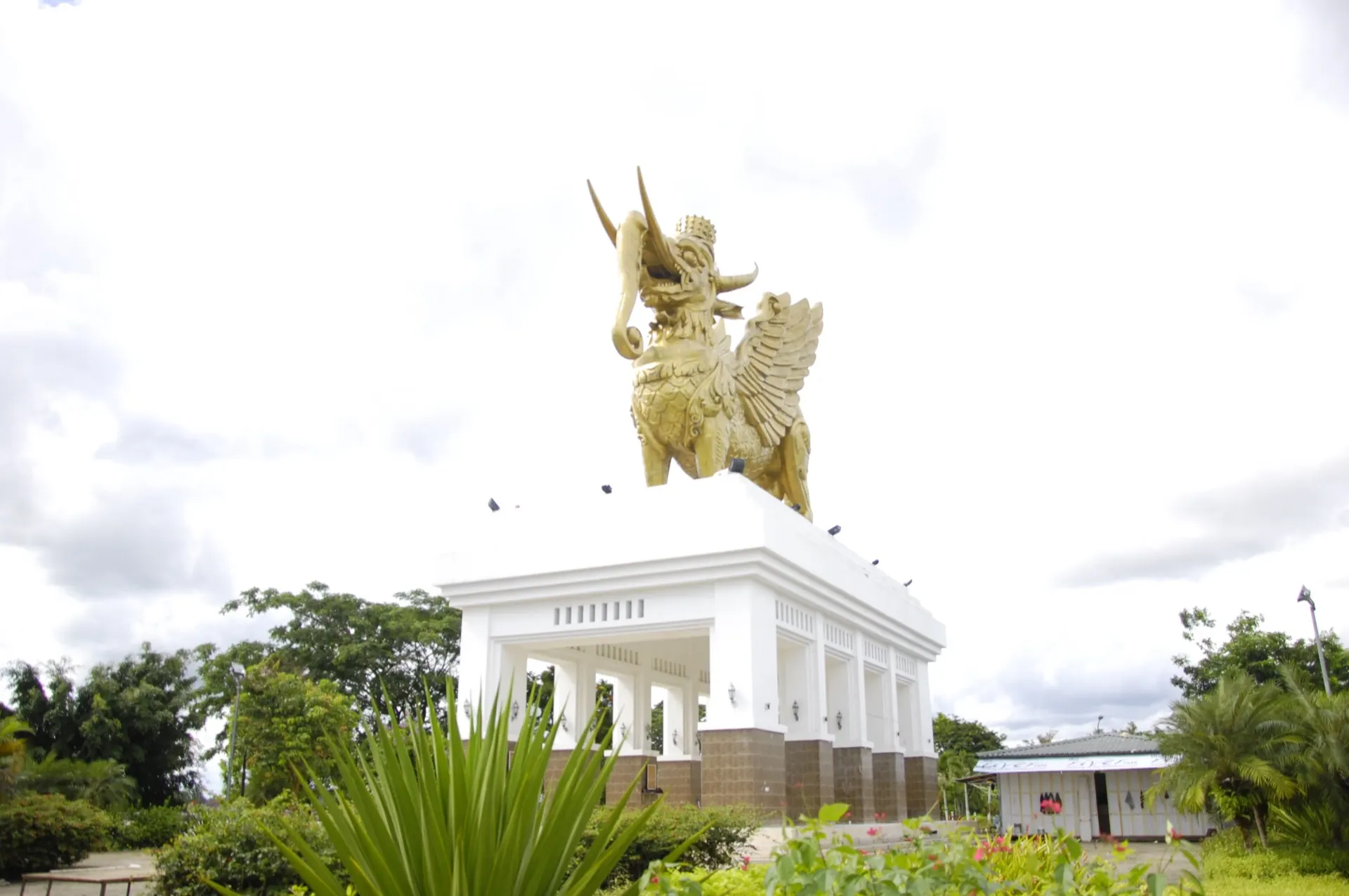 Patung Lembu Swana
