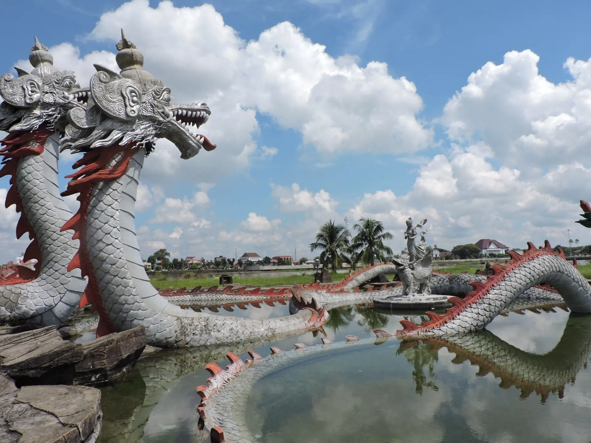 Taman Naga di Pulau Kumala